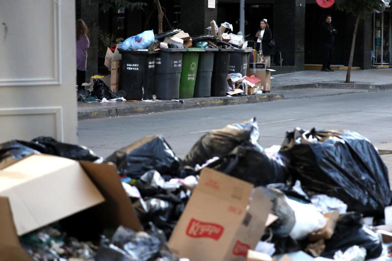 Aton - Basura en el centro de Santiago