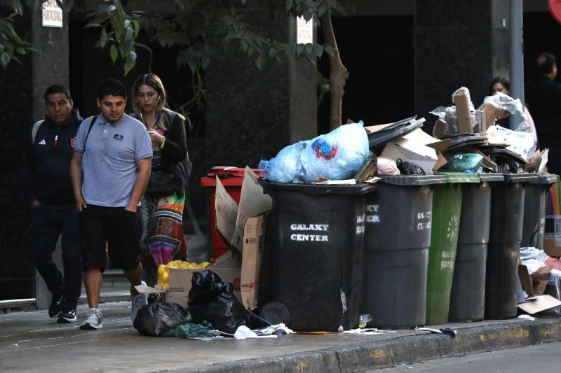 Aton - Basura en el centro de Santiago