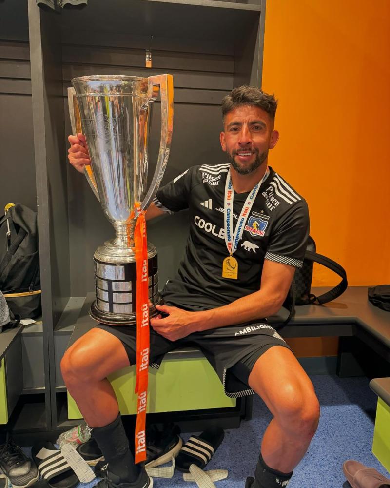Mauricio Isla se consagró campeón con Colo Colo - Crédito: Instagram