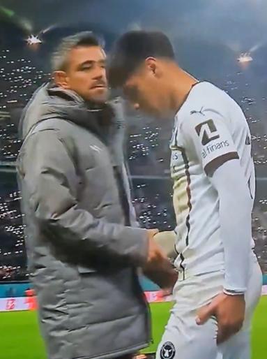 Así se retiró Darío Osorio en el último partido del FC Midtjylland por Europa League - Créditos: Captura