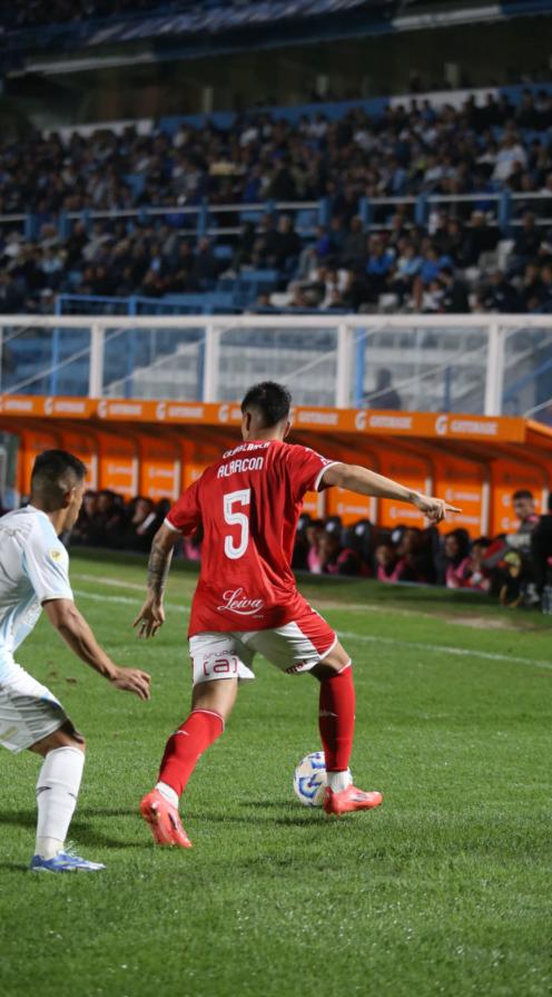 Williams Alarcón marcó golazo con Huracán en Argentina - Créditos: Prensa Club