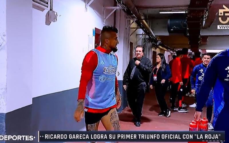 Vidal quedó en calzoncillos - Créditos: Captura