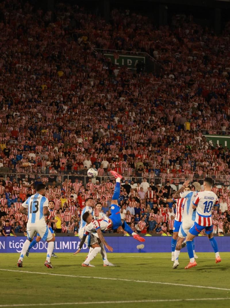El gol de Antonio Sanabria en triunfo de Paraguay - Créditos: @SrFutbolPy