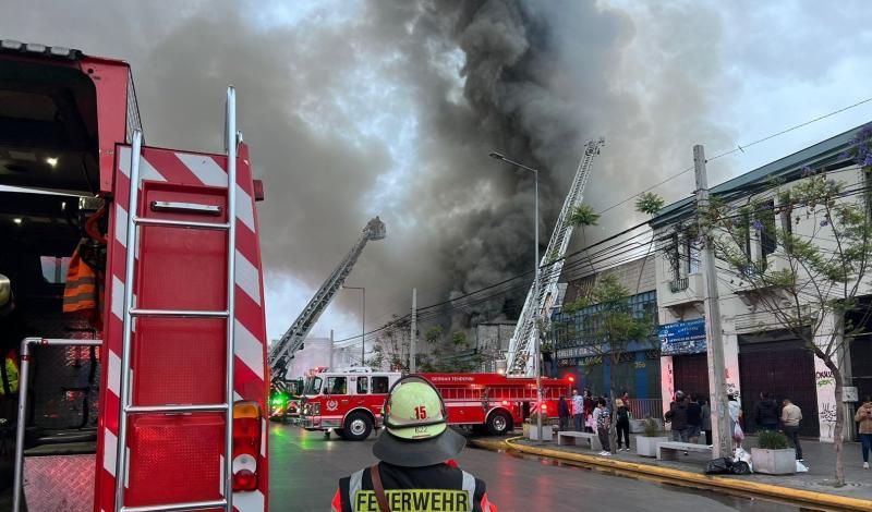 Incendio afecta un local comercial en Independencia - X @cbsantiago