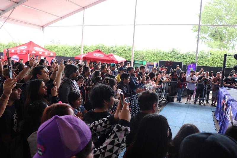 Momentos extremos, risas y un público entregado: El paso de la lucha libre de Guerra de Titanes por Cómic-Con que confirma el buen momento del wrestling en Chile