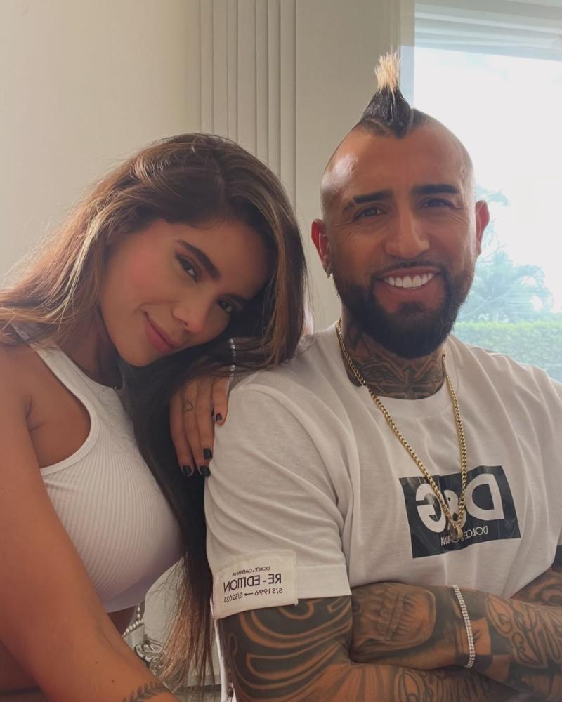 Arturo Vidal junto a la hija de Sonia Isaza - Créditos: Redes Sociales
