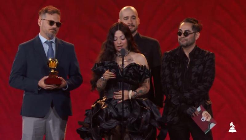 Histórica: Mon Laferte gana "Mejor Álbum Alternativo" con su último disco en los Latin Grammy 2024