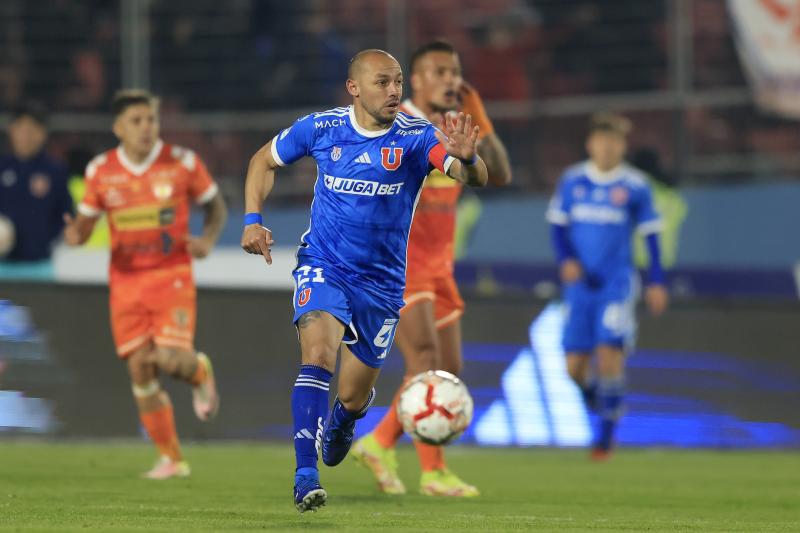 Marcelo Díaz es clave en la U de Gustavo Álvarez - Créditos: Photosport