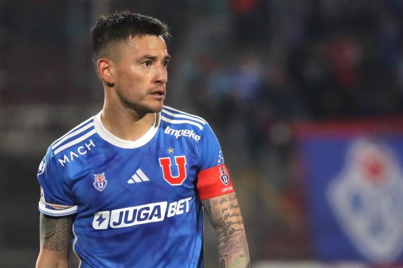 Charles Aránguiz atraviesa un complejo momento - Crédito: Photosport