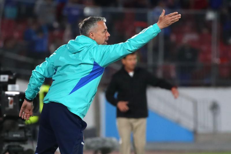 El DT de U de Chile mueve sus piezas - Crédito: Photosport