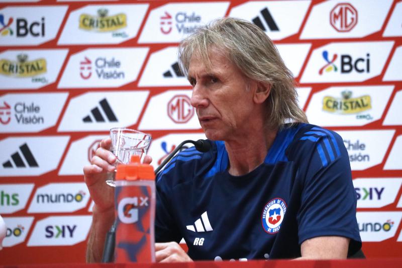 Ricardo Gareca en conferencia de prensa - Crédito: Photosport