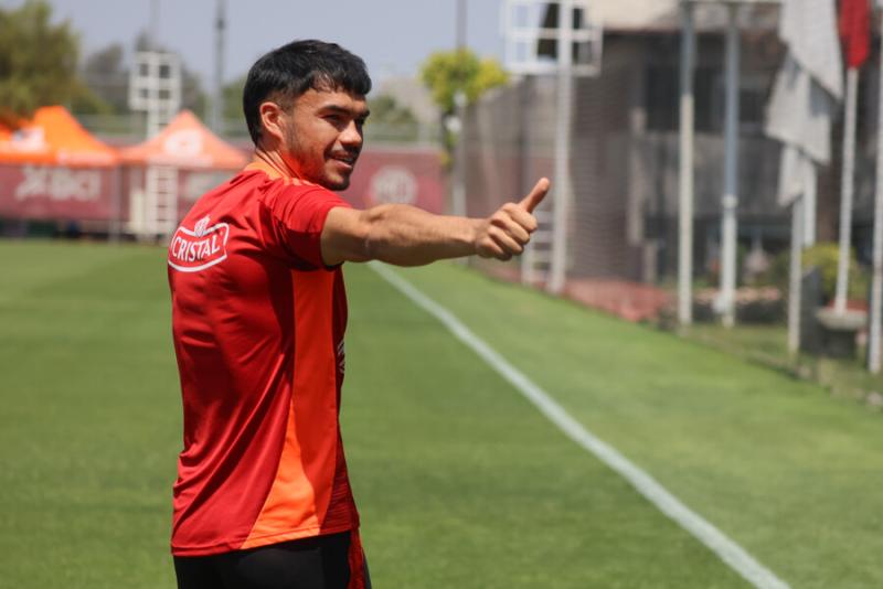 Gabriel Suazo y presente de Chile - Créditos: Photosport