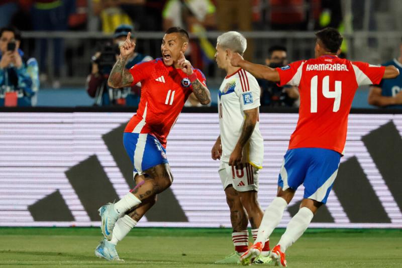 Eduardo Vargas celebró por partido doble en triunfo de Chile - Créditos: Photosport