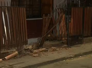 T13 - Asalto en Renca: Delincuentes intentaron robar auto y terminó incrustado en una casa