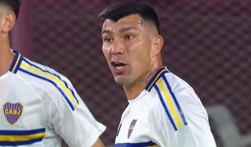 Gary Medel volvió a jugar con Boca Juniors - Crédito: Captura