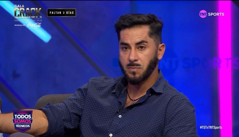 Johnny Herrera se rinde ante Charles Aránguiz y barre con Arturo Vidal - Crédito: TNT Sports