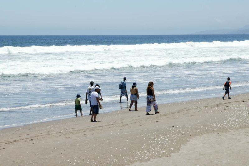 Agencia Uno - 10 mil pesos por persona: Concesión de playa en Coquimbo cobra a sus visitantes y la municipalidad pide fin del contrato