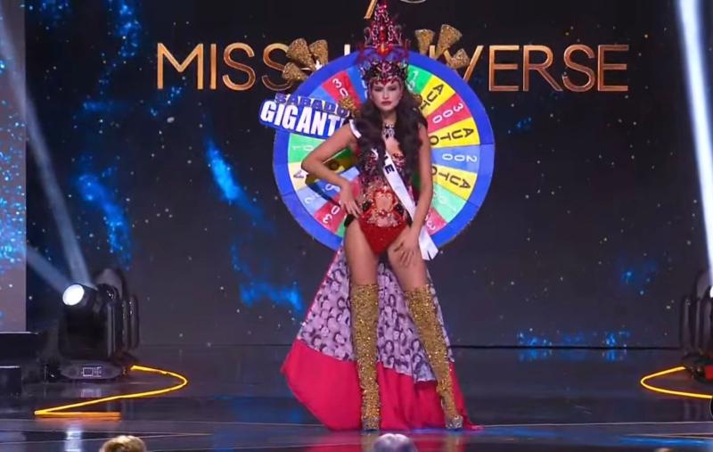 Youtube (Telemundo) - Emilia Dides en traje típico en Miss Universo