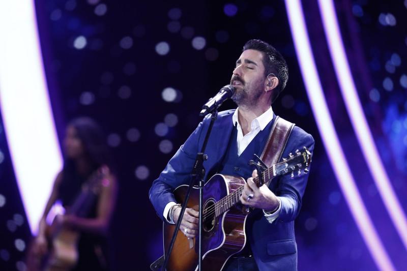 Revive todo el romanticismo de Alex Ubago en la Teletón