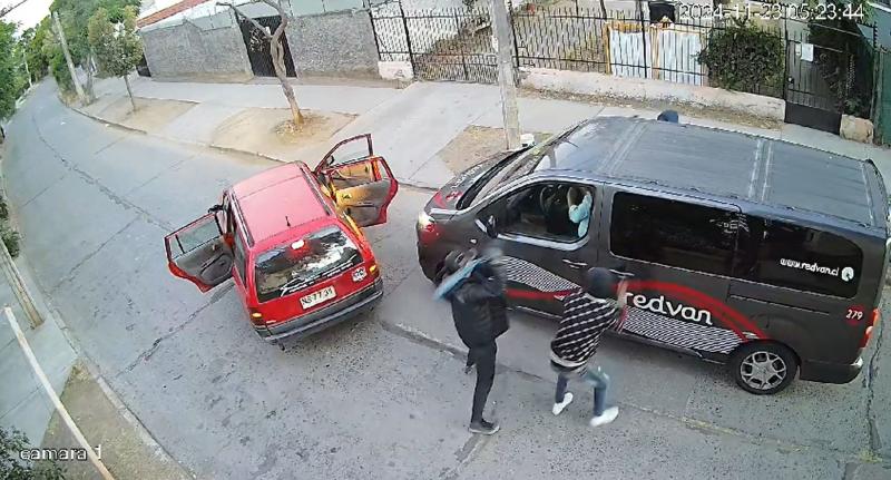 Cámara de seguridad capta violento abordazo en Lo Espejo