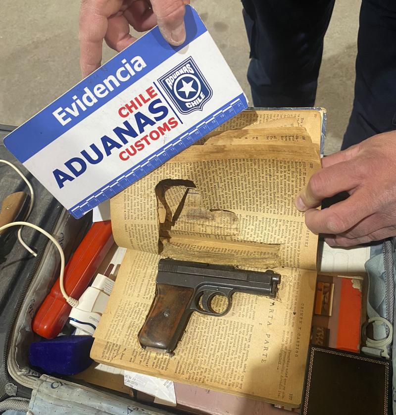 Revólver - Aduanas