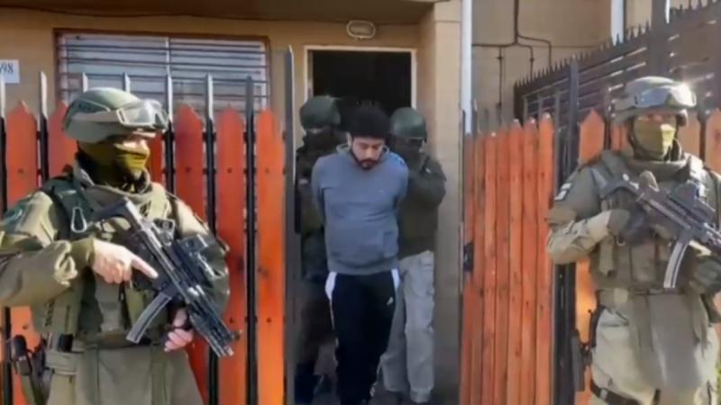 Detienen a heredero del 'Dios de la Guerra' tras allanamientos en La Pintana y San Bernardo - Canal 13