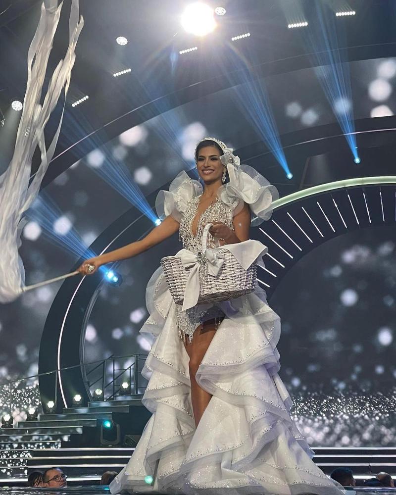Instagram - Antonia Figueroa como Palomita de La Ligua en Miss Universo 2021