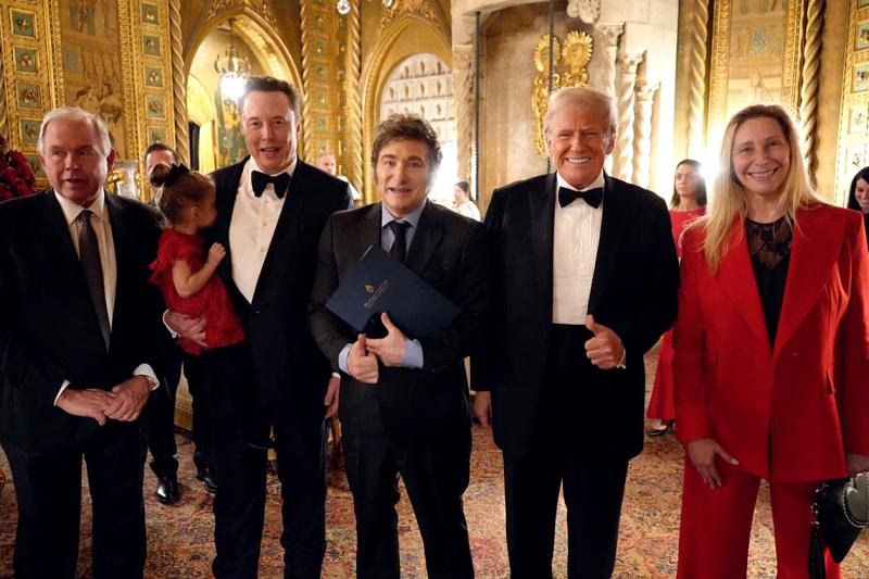 AFP - Javier Milei junto a Donald Trump y Elon Musk