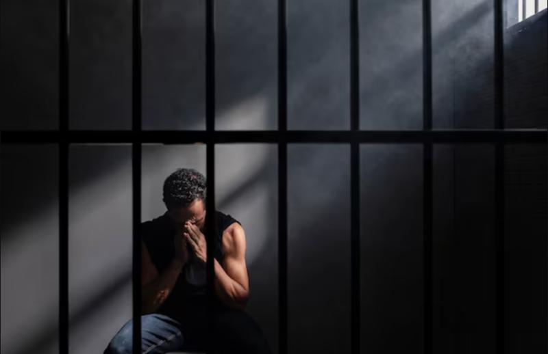 Acusan a hombre en situación de calle de apuñalar tres personas en Nueva York