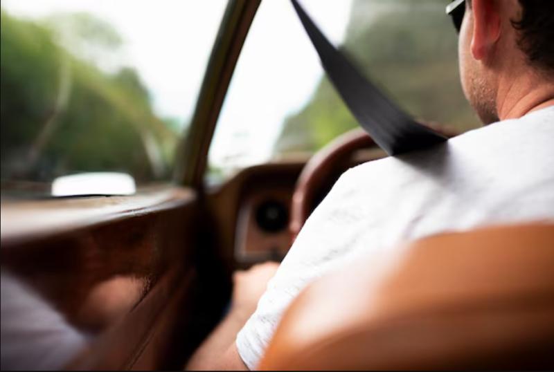 Trabajador roba vehículo a su jefe, no va más a trabajar y carga combustible con crédito de la empresa: lo buscan en Punta Arenas