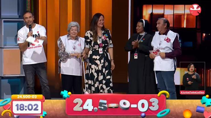 La aplaudida donación de una adulta mayor de fundación Las Rosas a la Teletón