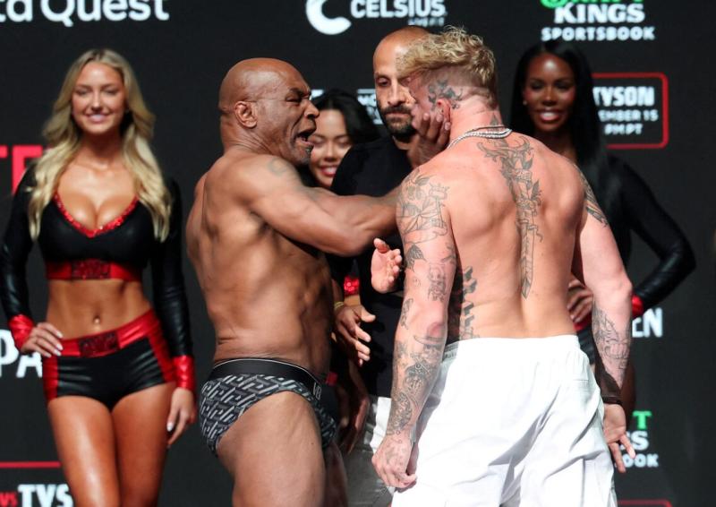 Mike Tyson le dio un cachetazo a Paul en los pesos - Créditos: Archivo