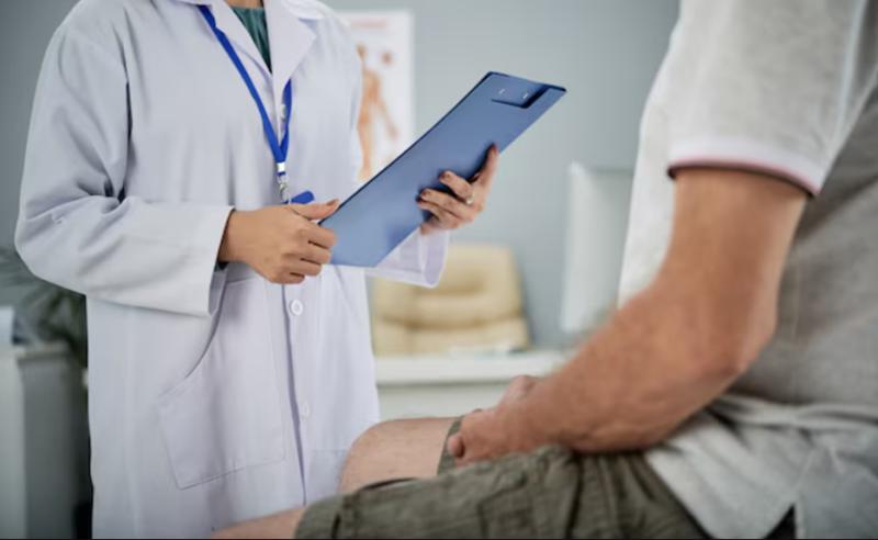 “No me publiquen, no me hagan daño”: Los descargos del falso urólogo que atiende en Las Condes