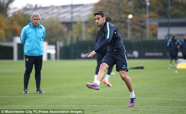 Pellegrini dirigió a Navas en Manchester City - Créditos: Daily Mail.