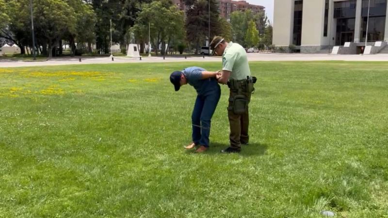 Gentileza - Bolawrap: así funciona nueva arma de Carabineros