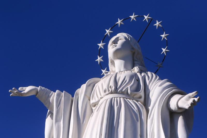 T13 - Feriado 8 de diciembre: Así funcionarán los malls y supermercados este domingo