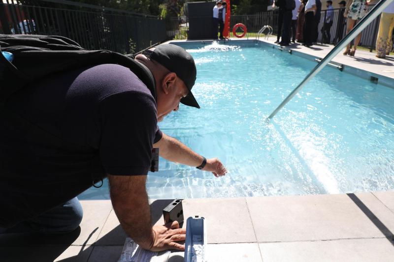 Agencia Uno - Ojo con los efectos del cloro en tu piscina este verano