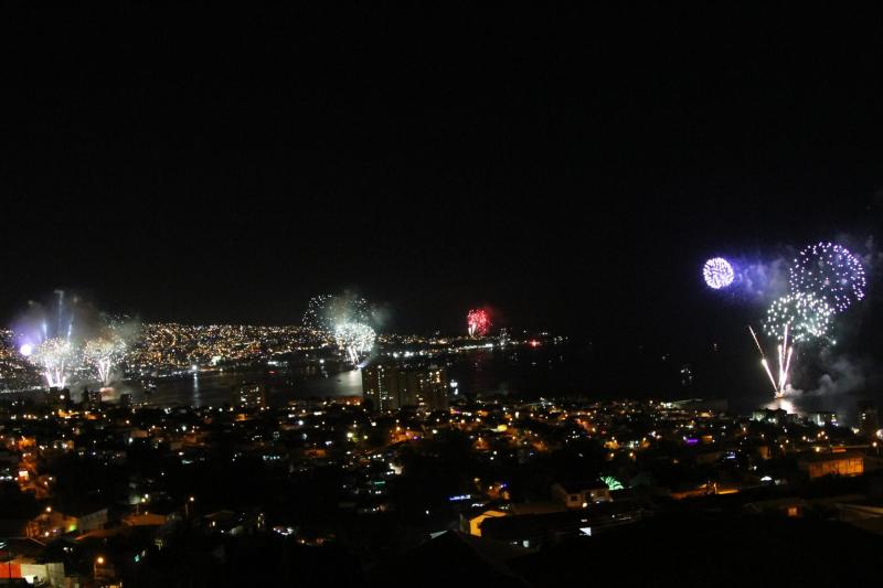 Agencia Uno - Fuegos artificiales de Año Nuevo en Valparaíso (2024)
