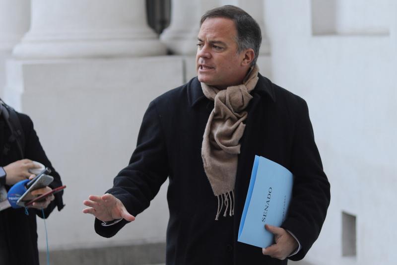 Senador Walker y caso de Clark con Azul Azul: "Hinchas tienen derecho a saber quiénes son los dueños de los clubes"