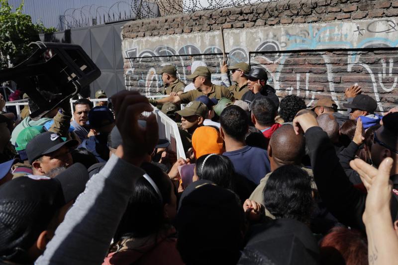 Aton - Caos en Barrio Meiggs por enrolamiento de migrantes