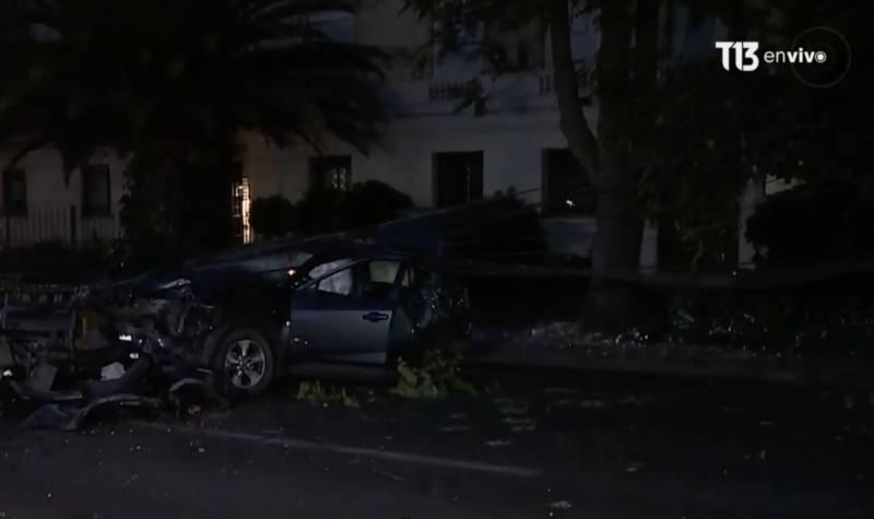 Grave accidente en Providencia: Conductor en estado de ebriedad chocó contra postes de electricidad
