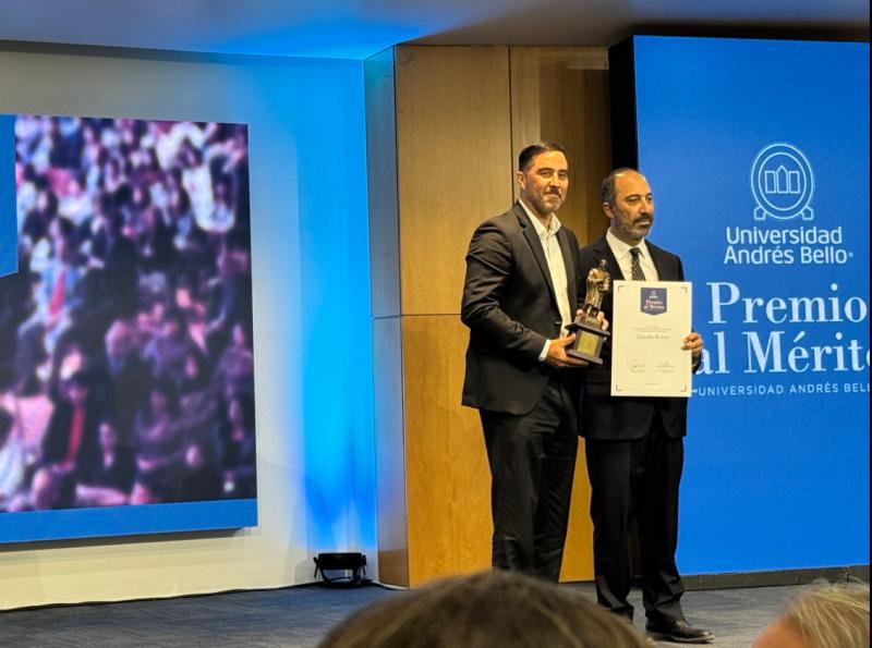 Claudio Bravo durante la ceremonia de la UNAB - Créditos: @rabuauad