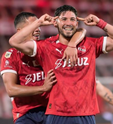 Felipe Loyola suena en Boca Juniors - Créditos: @fondosrojos