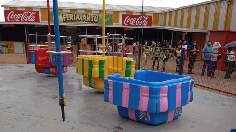 Cedida - Familia completa cae desde un juego mecánico en fiesta navideña en Talcahuano: Sufrieron heridas graves