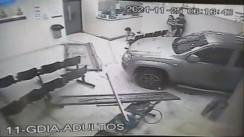 Captura - Hombre ingresa a urgencias con su vehículo en Argentina