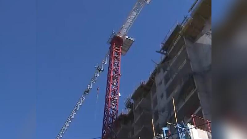T13 - Estructura metálica de una construcción cae sobre vivienda en Cerrillos