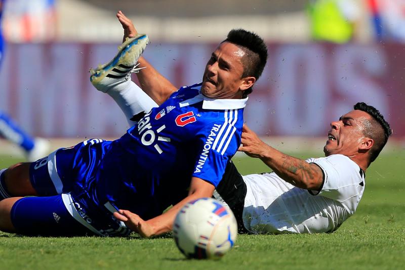 Pelea entre Esteban Paredes y Gustavo Canales - Créditos: Photosport