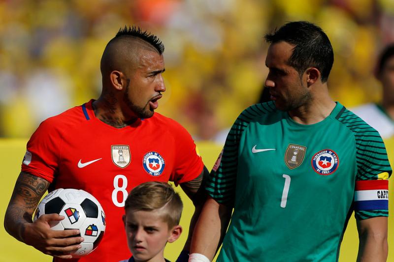 Arturo Vidal habló con Claudio Bravo para volver a Colo Colo - Créditos: Photosport