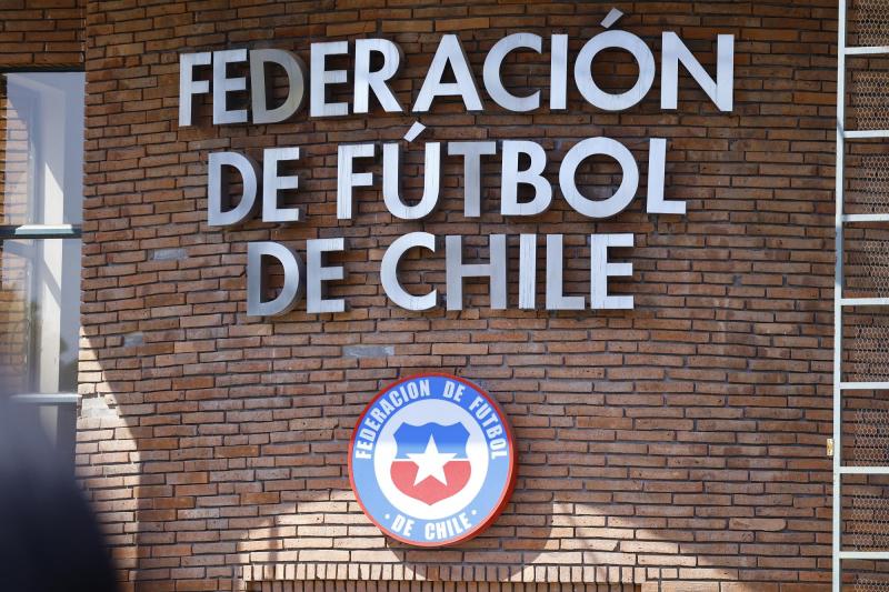 Nuevo revés para el máximo rector del fútbol chileno - Créditos: Photosport.