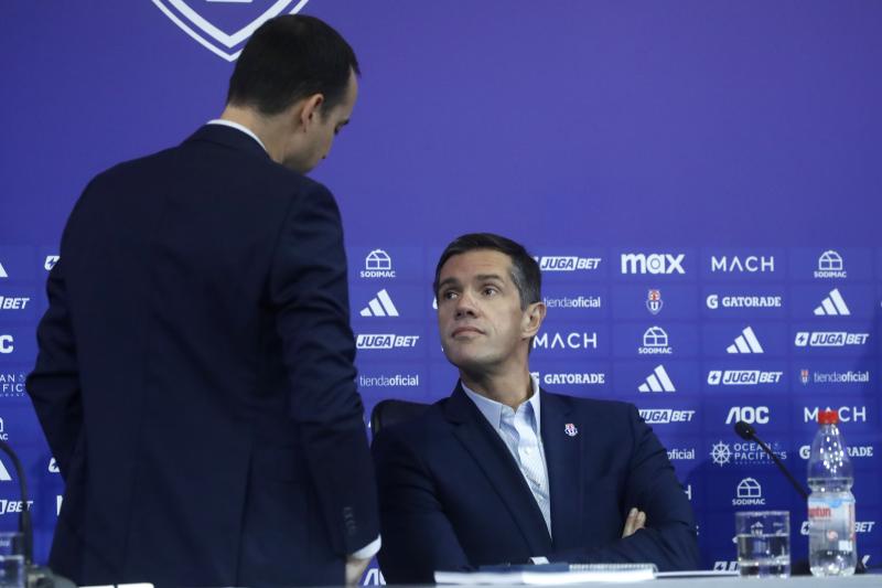 Michael Clark tiene 24 horas para explicar el traspaso - Créditos: Photosport.